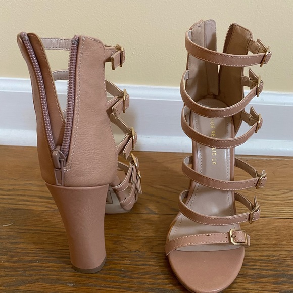 Stunners! - Picture 2 of 2